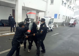 �m��ѩ�죬һ����(l��i)��(ch��ng)���ַ����ݾ����(d��ng)ůů������